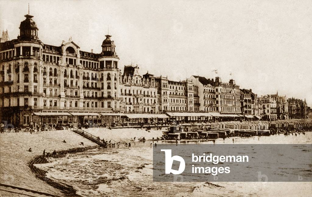 Ostend (Belgium) the beach and the hotels of the west seaside - postcard beginning 20th century -