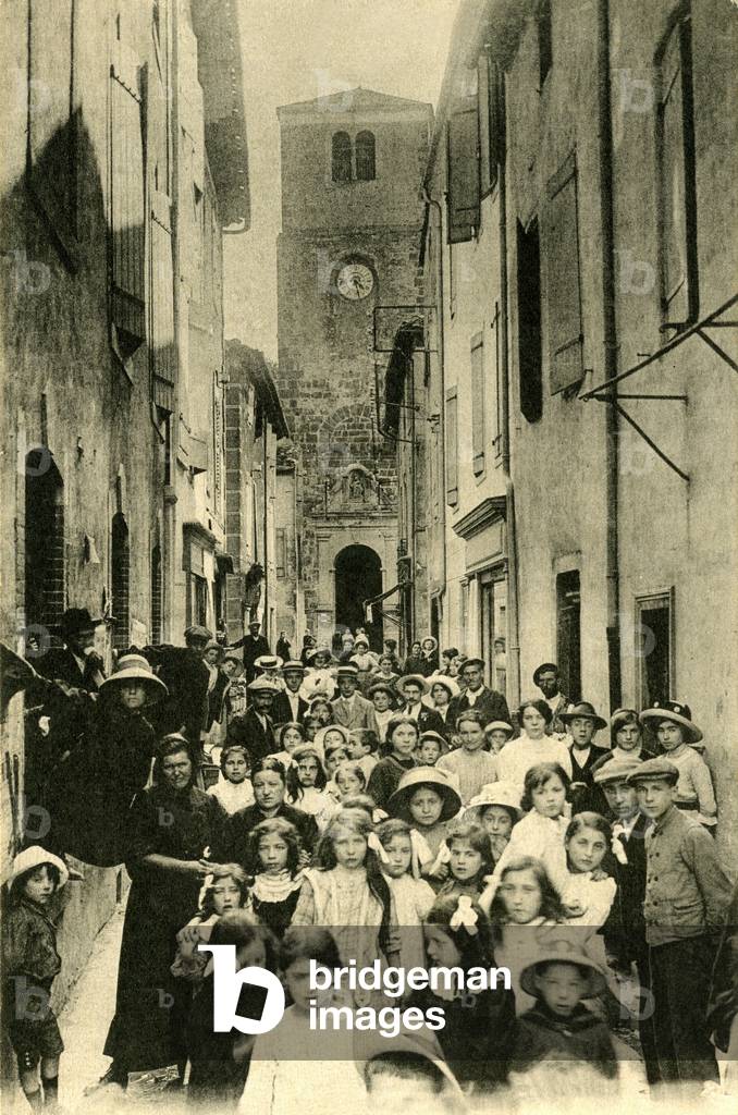 Quillan, Haute Vallee de l'Aude, circa 1900. The population in “Sunday clothes” is found on the street of the church on a feast day. Jean Francois Collection