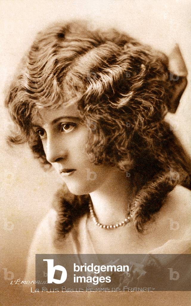 Agnes Souret, first Miss France 1920 (postcard, c. 1920)