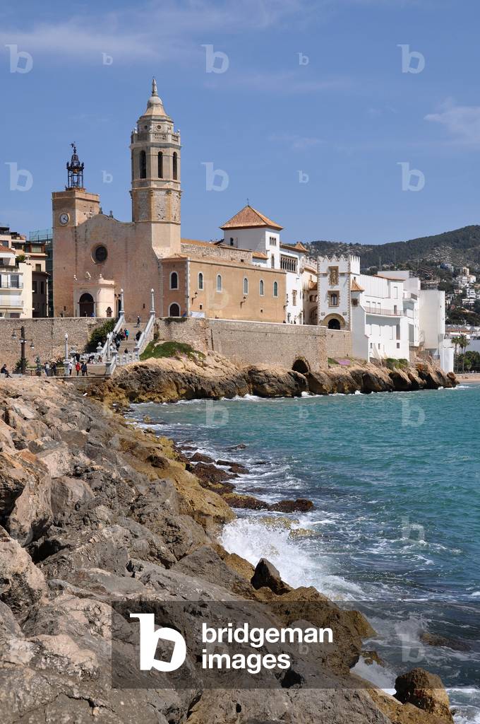Cathedrale et Palais Musee de Maricel a Sitges seen from the pier by the sea (Costa Brava, Catalonia, Spain) - Photo Patrice Cartier -