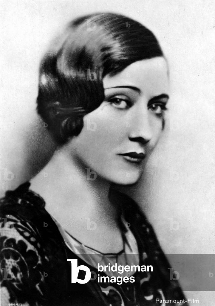 Photoportrait in bust of actress Gloria Swanson (G. Svensson, 1899 - 1983).