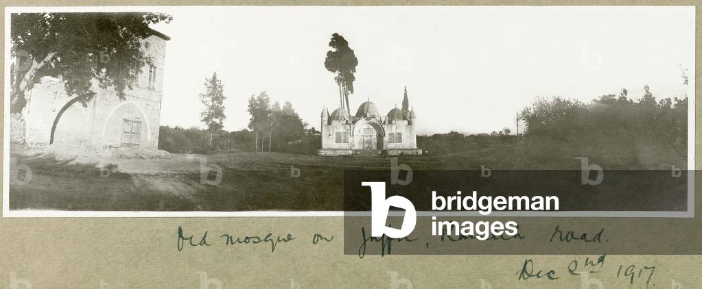 Old mosque on Ramleh Road, Jaffa, 2nd December 1917 (b/w photo)