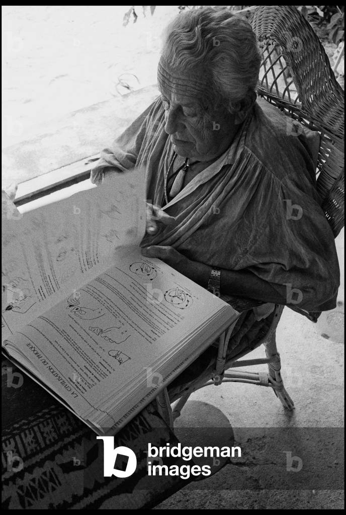 Paul-Emile Victor, Bora Bora, Polynesie francaise. (b/w photo, 1986)