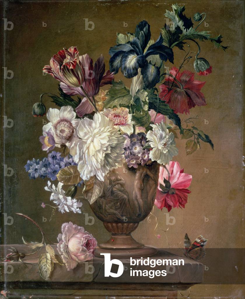 Nature morte de fleurs dans un vase classique