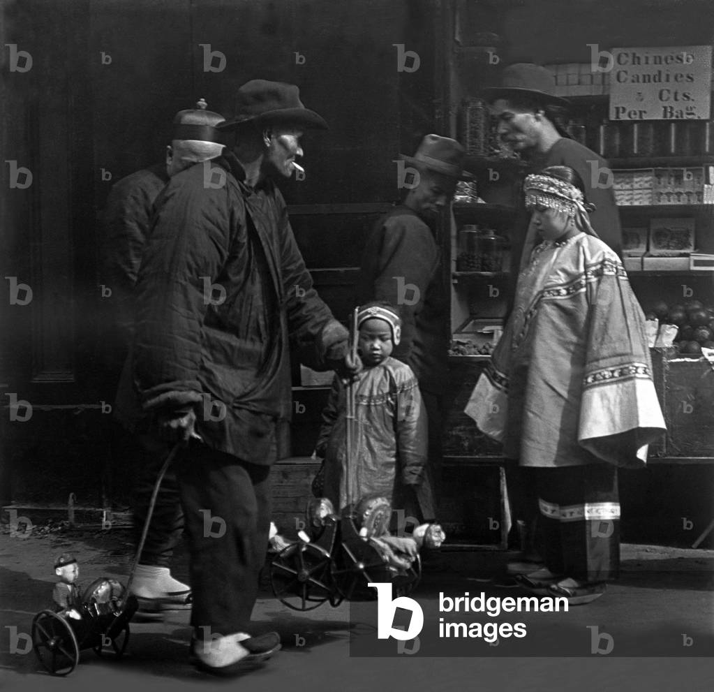 USA: Itinerant toy seller, San Francisco Chinatown, c. 1900