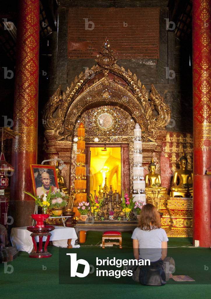 Thailand: Meditating before the Buddha, Wat Prasat, Chiang Mai
