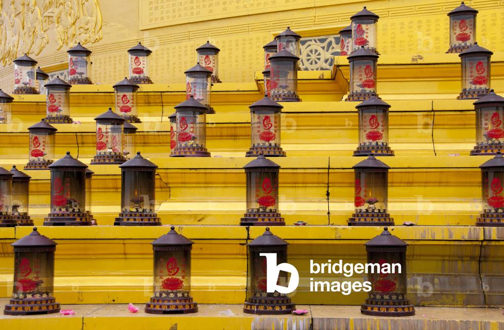 China: Lanterns at the Puxian statue, Golden Summit, Emeishan (Mount Emei), Sichuan Province