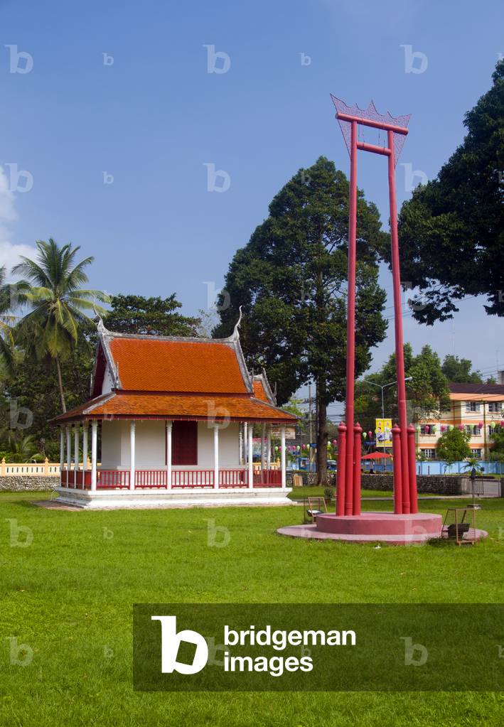 Thailand: Phra I-suan Shrine with a small replica of Bangkok's Giant Swing (Sao Ching Chaa), Nakhon Sri Thammarat