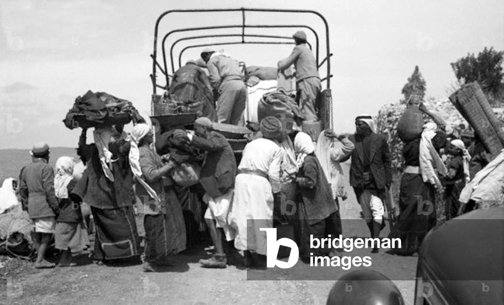 Israel / Palestine: Palestinian men, women and children driven from their homes by Israeli forces, 1948 (photo)