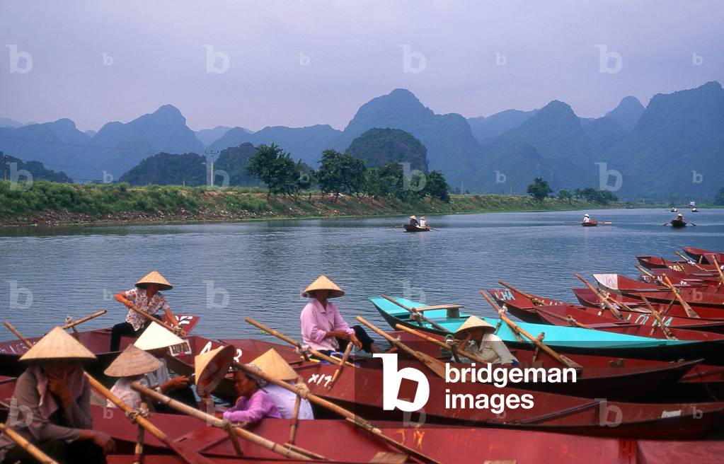 Vietnam: Boat women at the wharf near the Perfume Pagoda, south of Hanoi