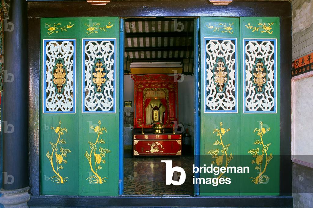 Vietnam: Elaborate shuttered doors at the main shrine in the Assembly Hall of the Hainan Chinese Congregation (Hainan Chinese Temple), Hoi An