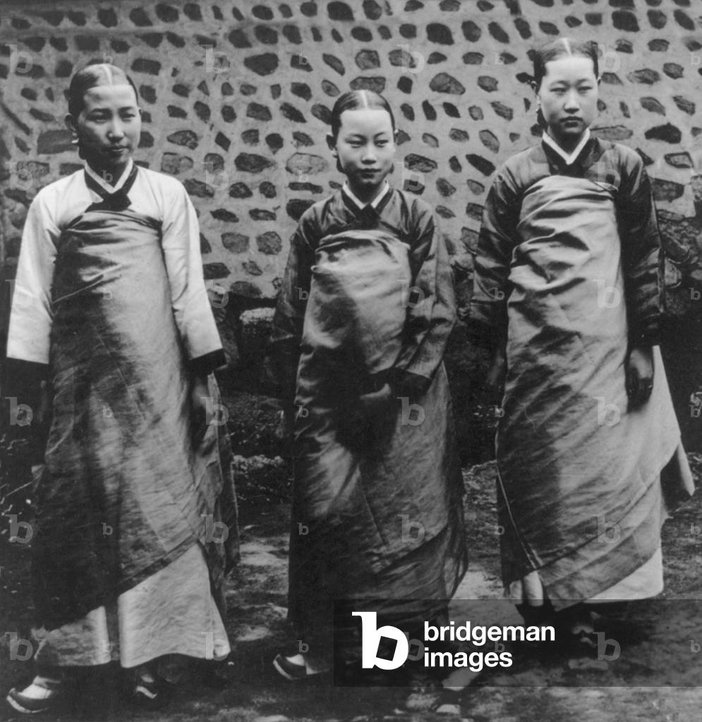 Korea: Kisaeng dancing girls and courtesans, early 20th century