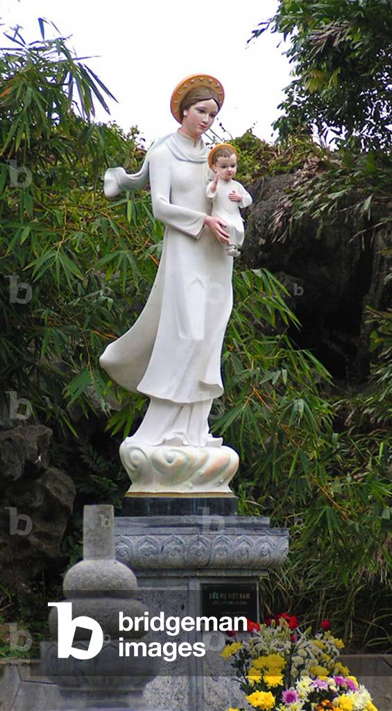 Vietnam: Our Lady of Phat Diem Cathedral - the Virgin Mary, clad in a Vietnamese ao dai dress, carries the infant Jesus