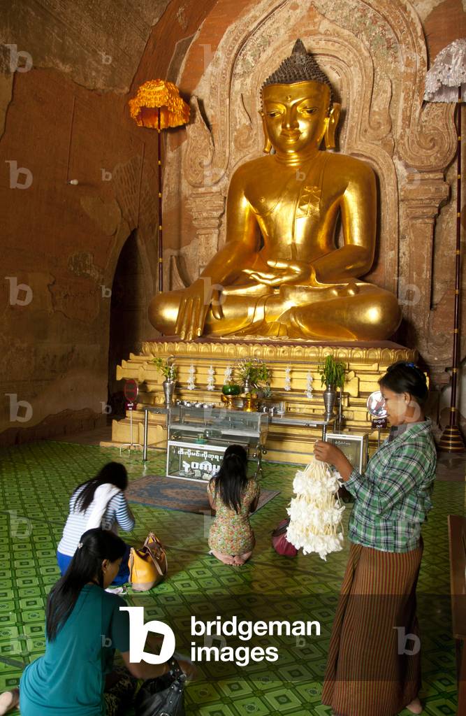 Burma / Myanmar: Restored Buddha in the main shrine facing east, Htilominlo Temple, Bagan (Pagan) Ancient City