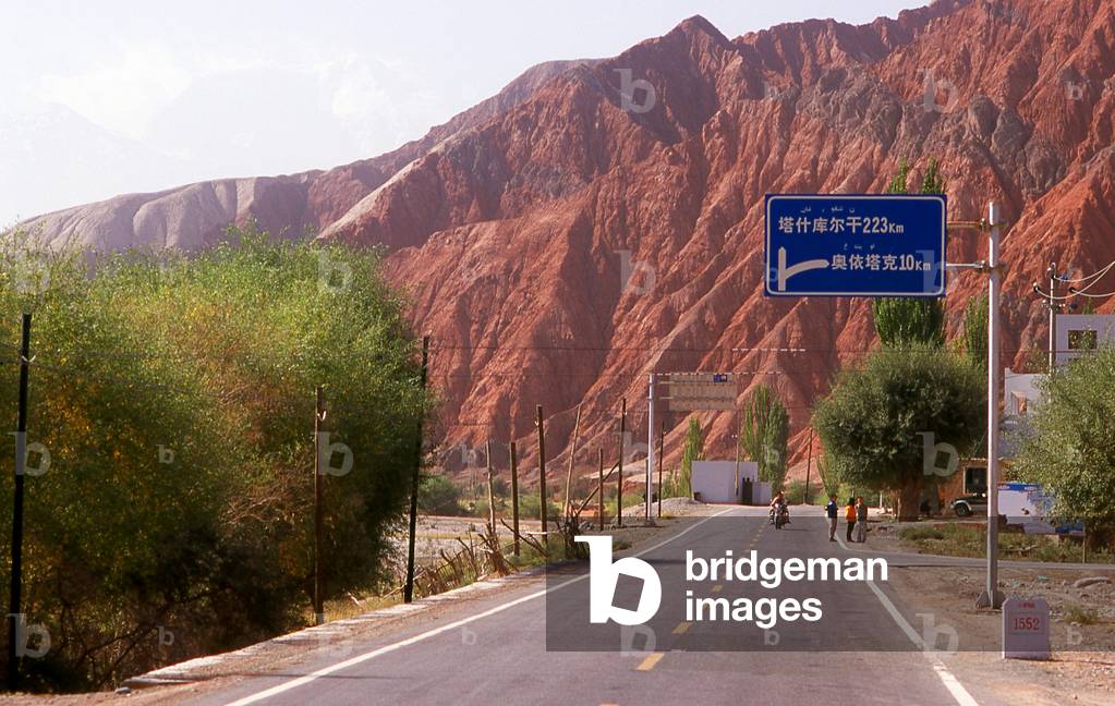 China: The red mountains of the Ghez River (Ghez Darya) canyon, Karakoram Highway