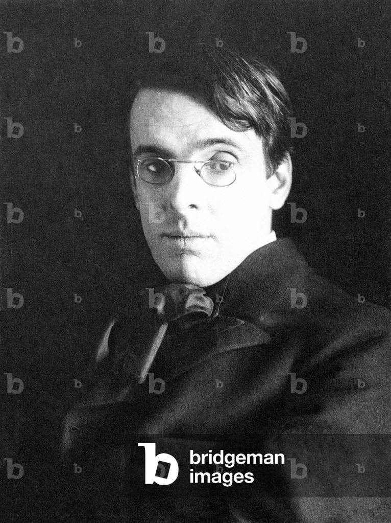 Ireland: William Butler Yeats (1865-1939), poet and literary figure. Photographic portrait by Alice Broughton (1866 - 1943), December 1903