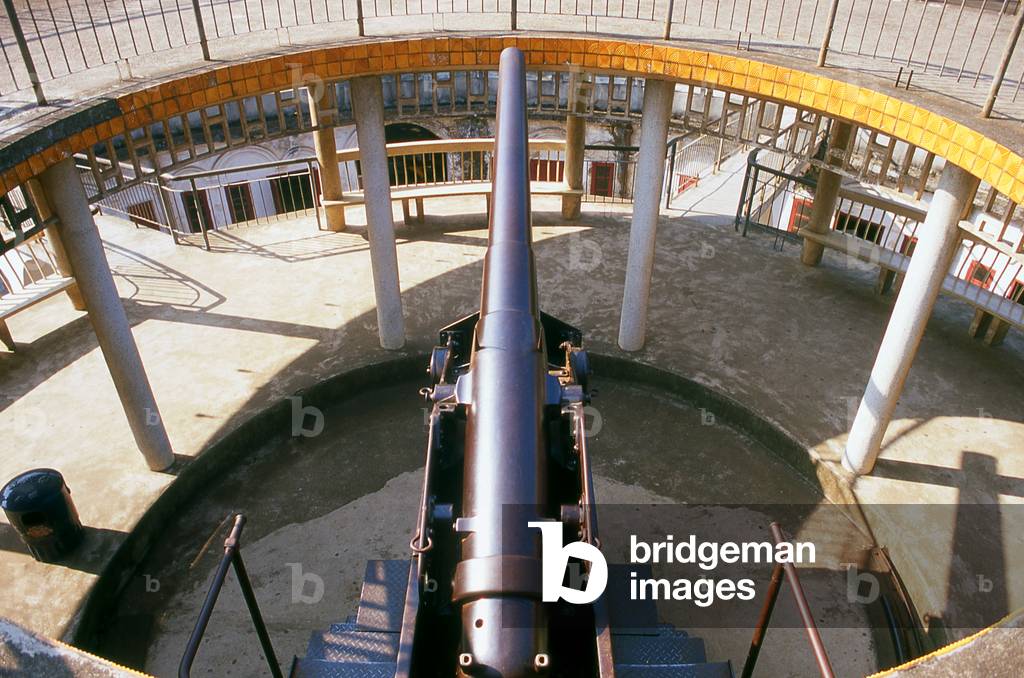 China: German-built naval cannon from 1890, Zhenning Fort, Renmin Park, Nanning, Guangxi Province