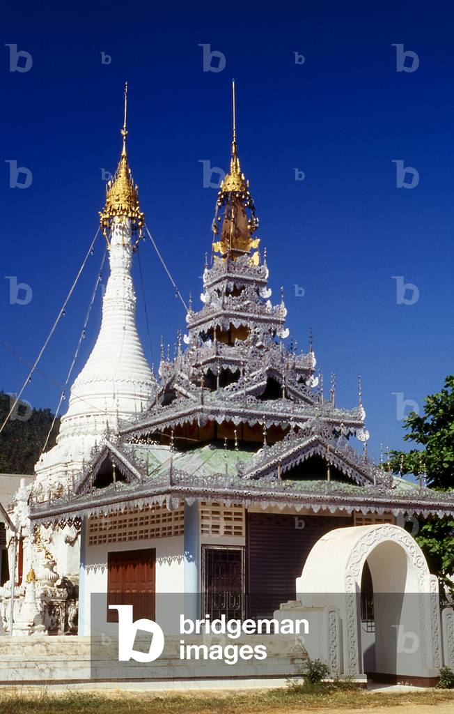 Thailand: The distinctive Shan Burmese-style pyatthat (multi-tiered and spired roof) and chedi at Wat Chong Klang (Jong Klang), Mae Hong Son