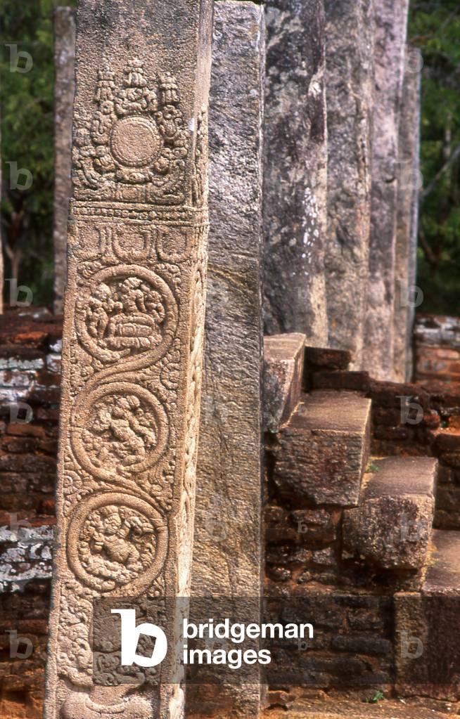 Sri Lanka: An elaborately decorated column at the 11th century Atadage (relic shrine), Polonnaruwa (photo)