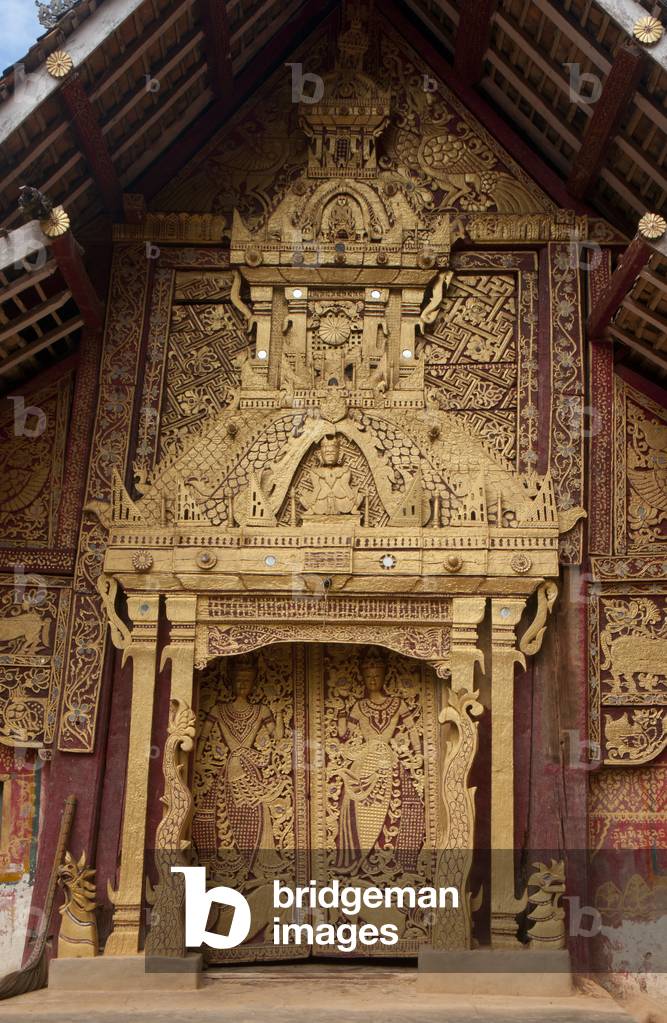 Burma / Myanmar: Entrance to the viharn (assembly hall) at the 18th century Buddhist temple of Wat Ban Ngaek, Kyaing Tong (Kengtung), Shan State (2015)