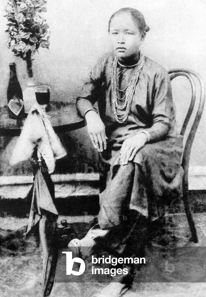 Vietnam:  Woman of Saigon (early 20th century)