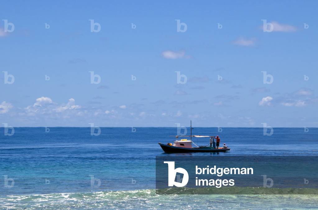 Maldives: Small fishing boat off Hulhumeedhoo Island, Addu Atoll (Seenu Atoll)