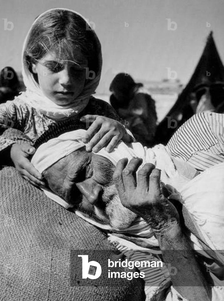 Israel / Palestine: Palestinian grandfather and granddaughter driven from their homes by Israeli forces, 1948 (photo)