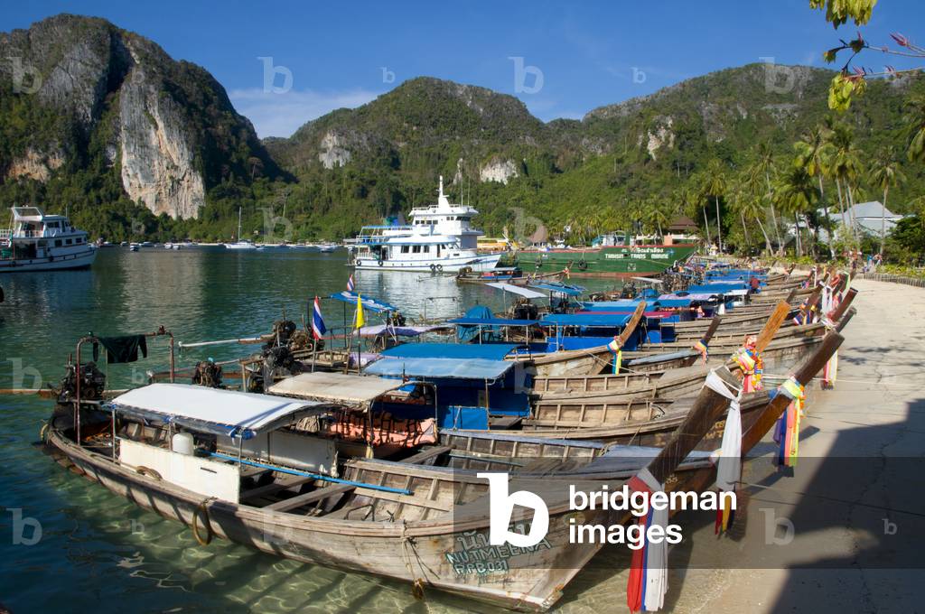 Thailand: Tour boats, Tonsai (Ban Ton Sai), Ko Phi Phi Don, Ko Phi Phi