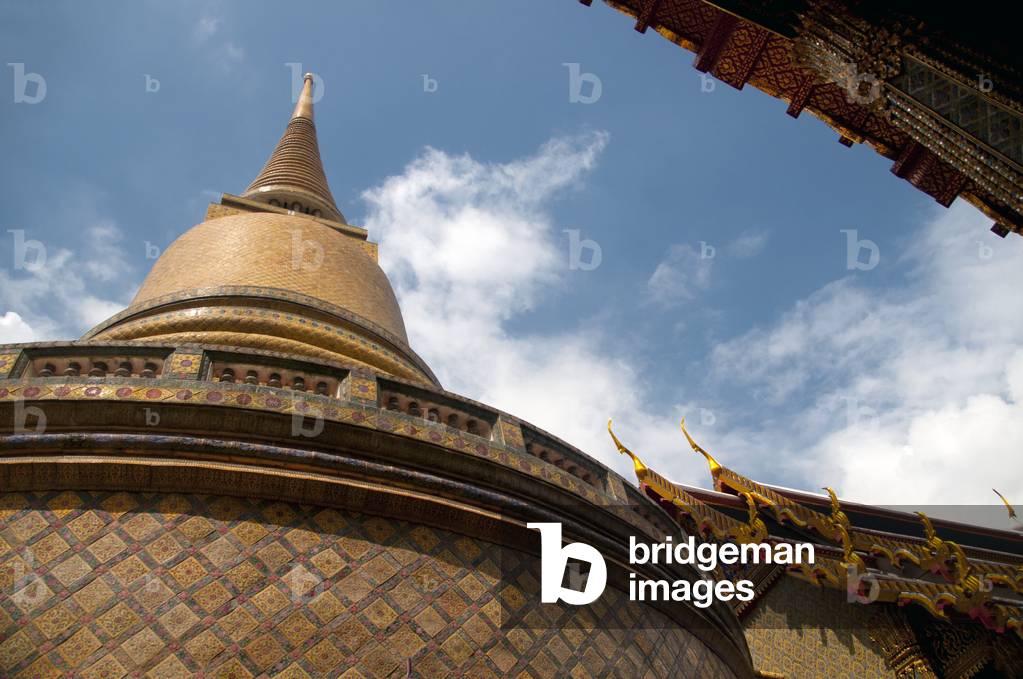 Thailand: Circular cloister with Sri Lankan-style chedi, Wat Ratchabophit, Bangkok