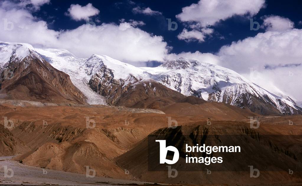 China: Glaciers pour down from the Pamir Mountains, Karakoram Highway, Xinjiang