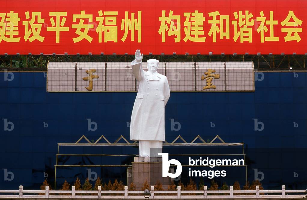 China: Mao Zedong statue, Wuyi Square, Fuzhou, Fujian Province