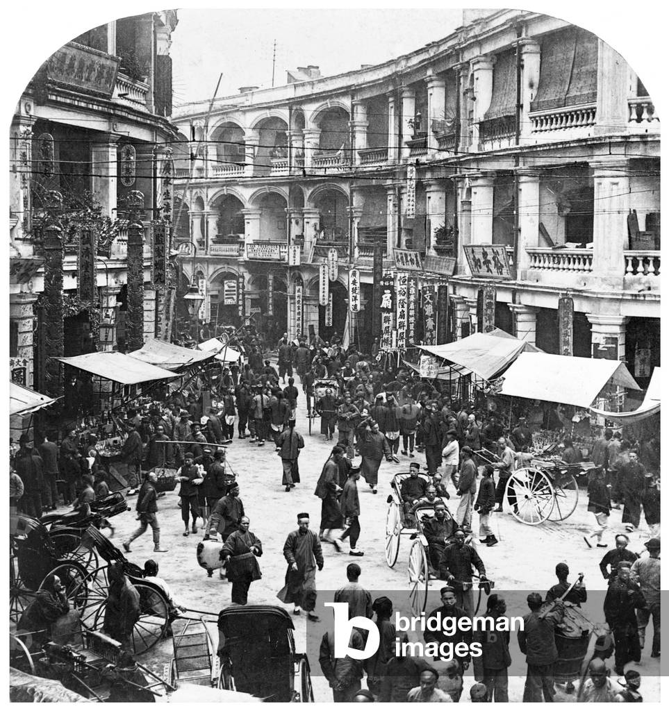 China / Hong Kong: Queen's Road (Huanghou Dadao) at Chinese New Year, 1902 (photo)