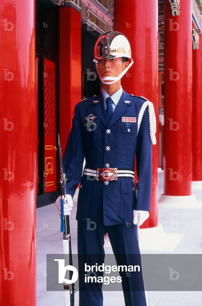 Taiwan: Honour Guard, National Revolutionary Martyrs' Shrine (Zhong Lie Ci) Taipei