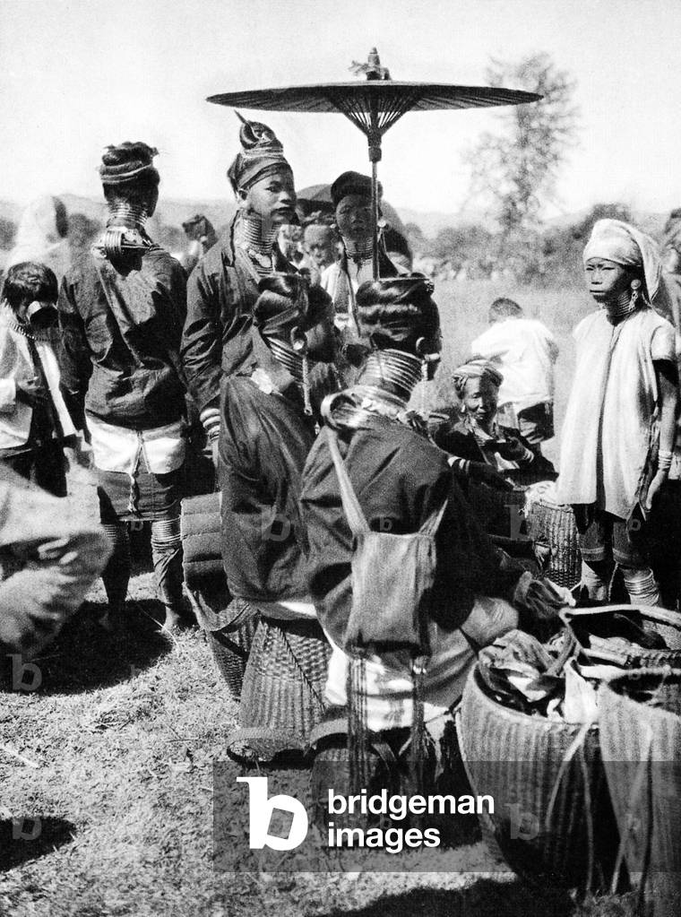 Burma / Myanmar: Padaung (Long Neck Karen) women at a market in Pekon, Taunggyi District, Shan State, c. 1922 (b/w photo)