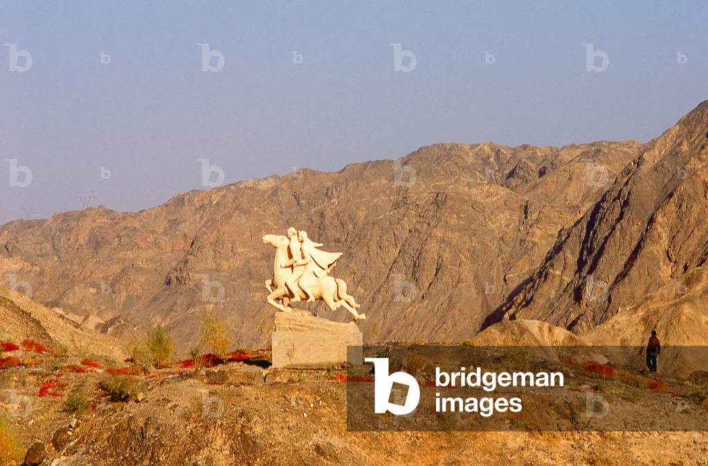 China: A statue to the two Uighur lovers, Princess Tzuhola and her lover, the shepherd Tayir near the Tiemenguan (The Iron Gate Pass), the ancient strategic strongpoint controlling the Silk Road near Korla, Xinjiang Province (photo)
