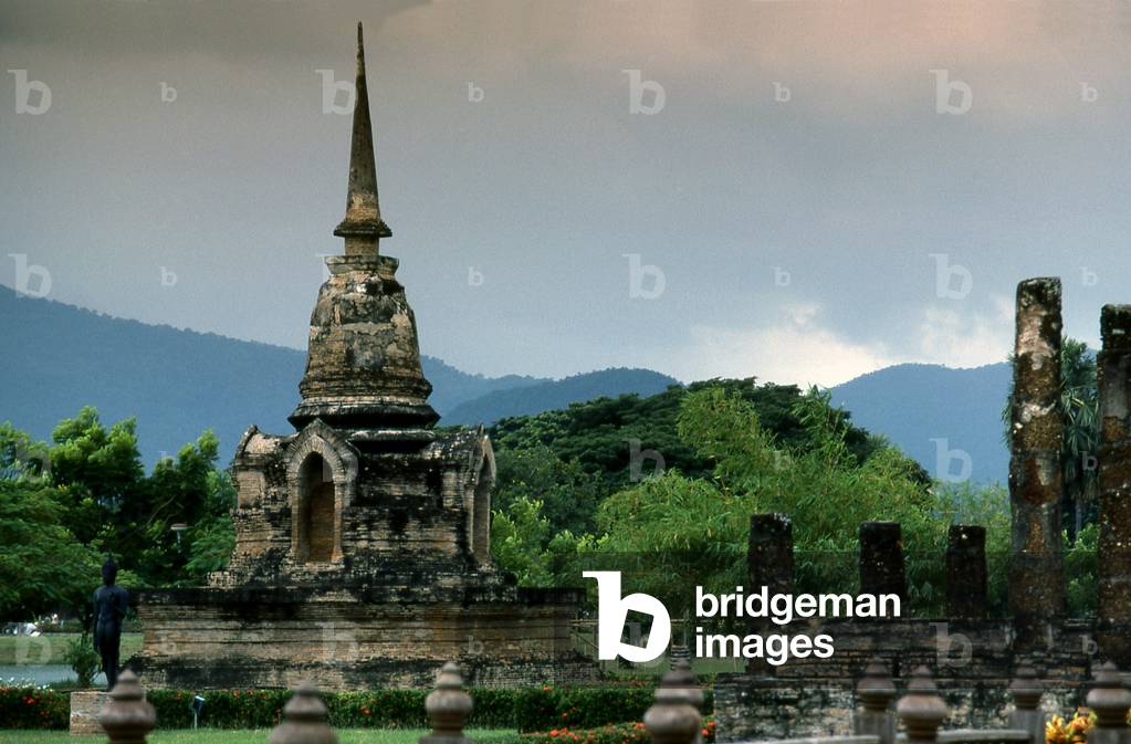 Thailand: Monsoon clouds over Wat Sa Si, Sukhothai Historical Park