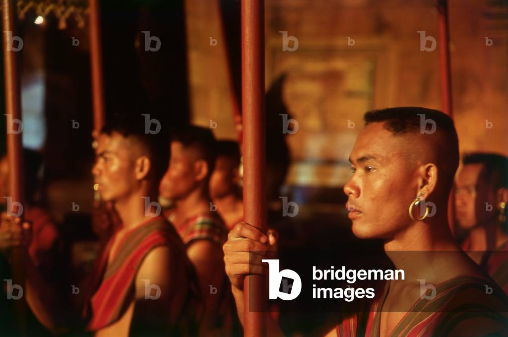 Thailand: Performers at the Khao Phanom Rung Festival, Prasat Hin Phanom Rung (Phanom Rung Stone Castle), Buriram Province, northeast Thailand (photo)