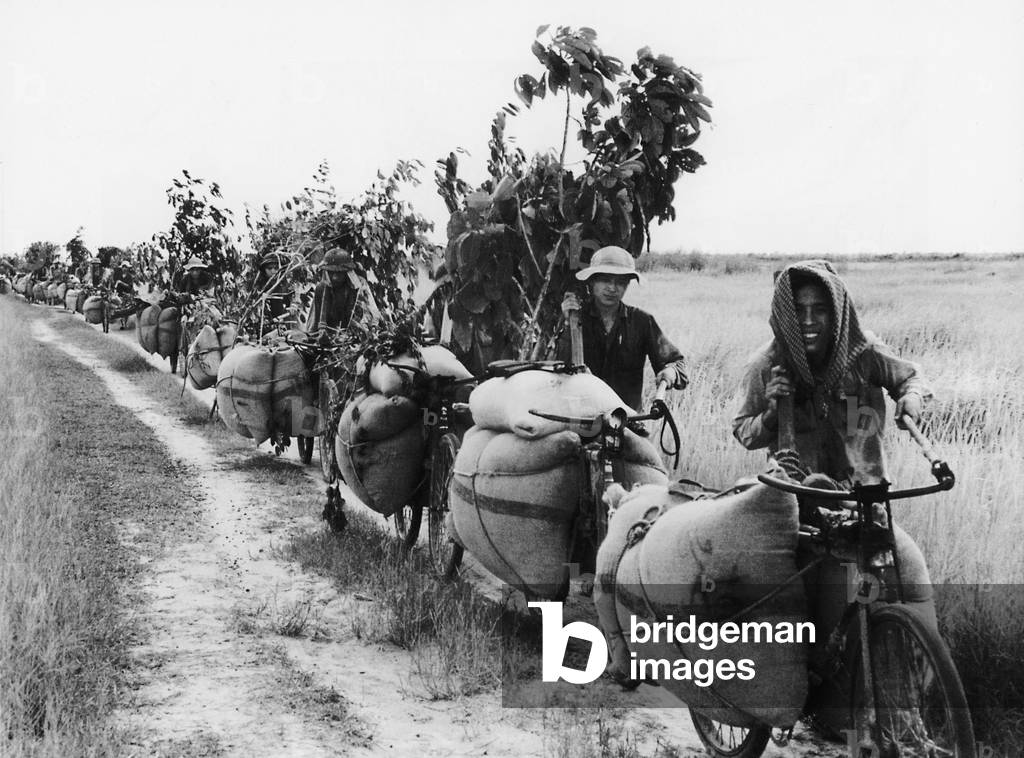 Vietnam: Transporting food for the frontline, Cu Chi, South Vietnam, Second Indochina War (Vietnam War) (1972)