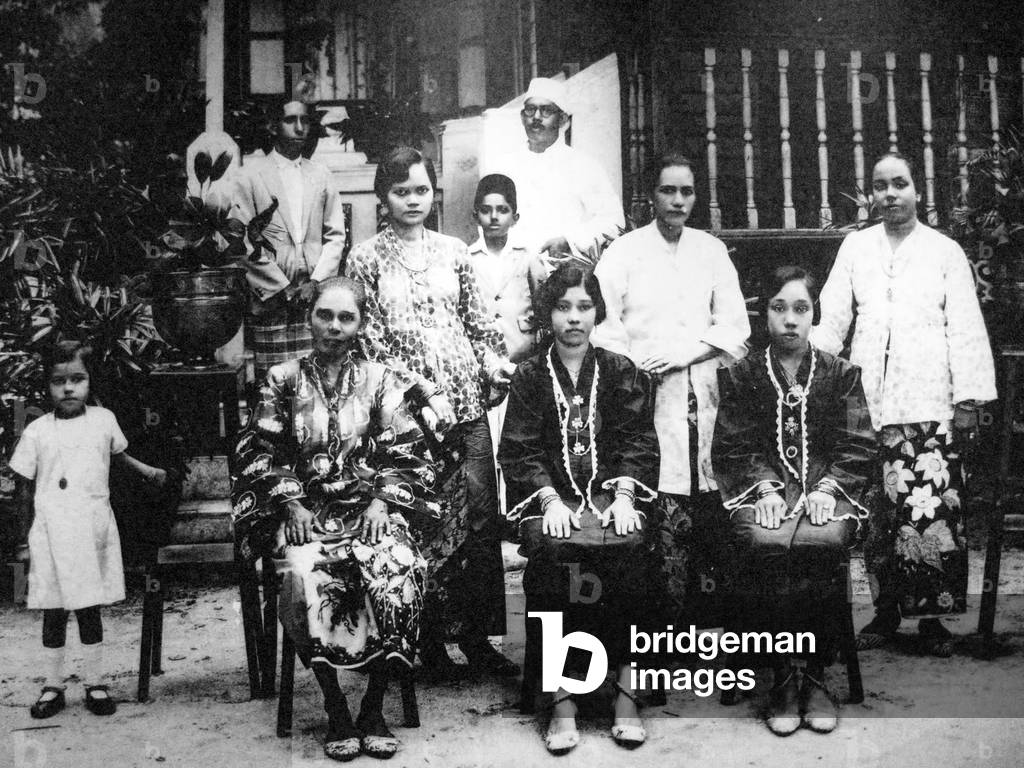 Indonesia: Peranakan Jawi. A Chinese Peranakan family in Java, early 20th century