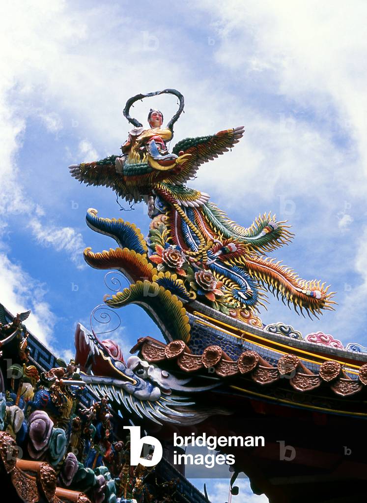 Taiwan: Roof detail at the Mingde Guan Temple, Taoyuan