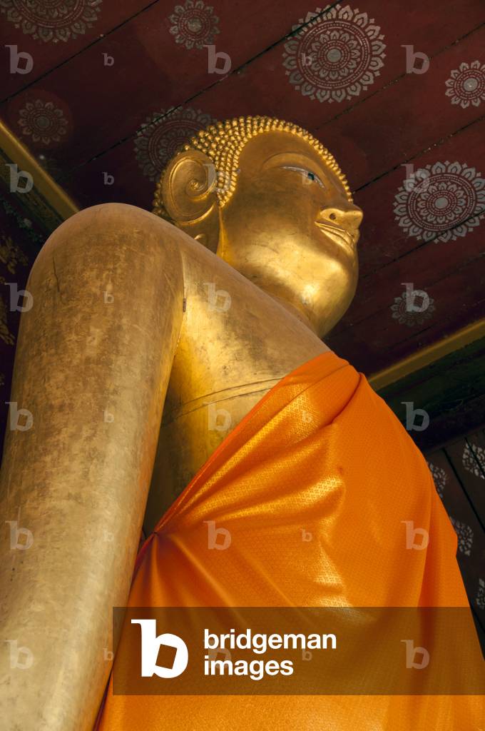 Laos: Large standing Buddha in outer chapel building, Wat Sene (Saen), Luang Prabang