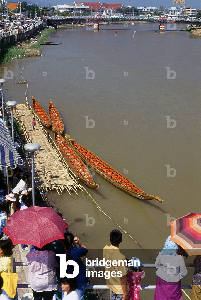 Thailand: People await the Dragon Boat Races on the River Ping, Loy Krathong Festival, Chiang Mai