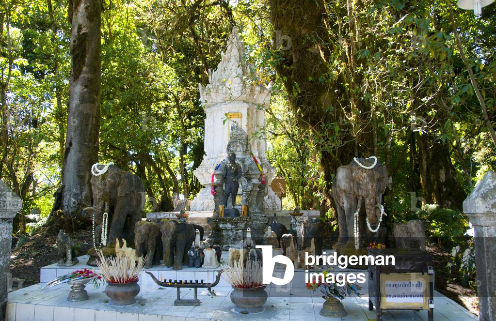 Thailand: Shrine in honour of Chao (King) Inthawichayanon (aka King Inthanon) at the summit of Doi Inthanon (Thailand's highest mountain)