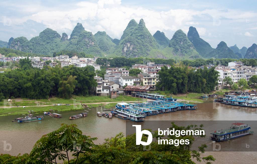 China: Boats on the Li River at Yangshuo, near Guilin, Guangxi Province