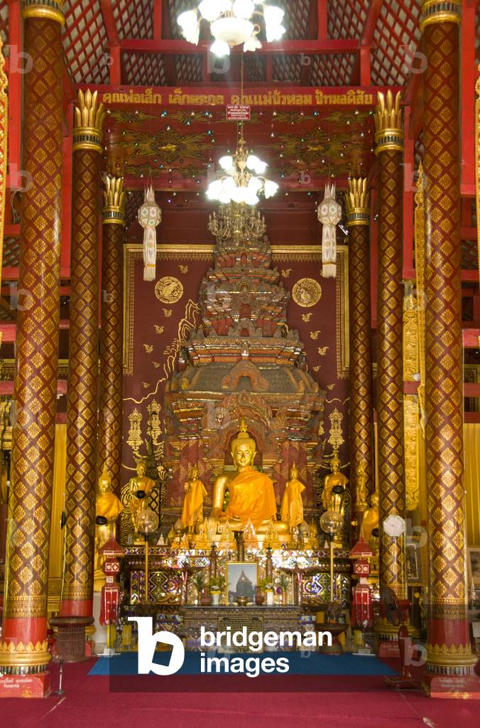 Thailand: Buddha image in main viharn, Wat Chiang Man, Chiang Mai