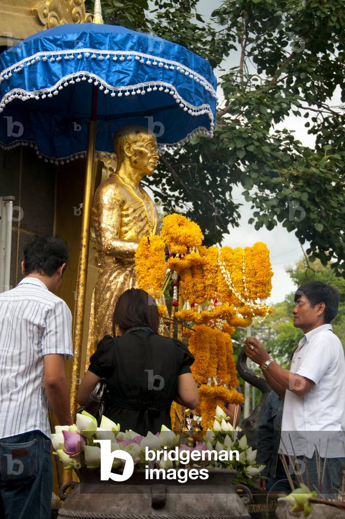 Thailand: Devotees at the Khru Ba Srivichai (1878 - 1938) memorial at the foot of Doi Suthep, Chiang Mai, northern Thailand