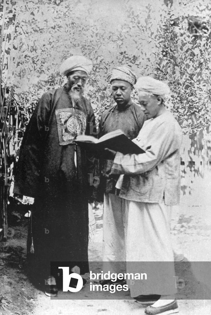 Burma / Myanmar: Panthay (Chinese Muslim) imam and helpers, Panglong, late 19th century