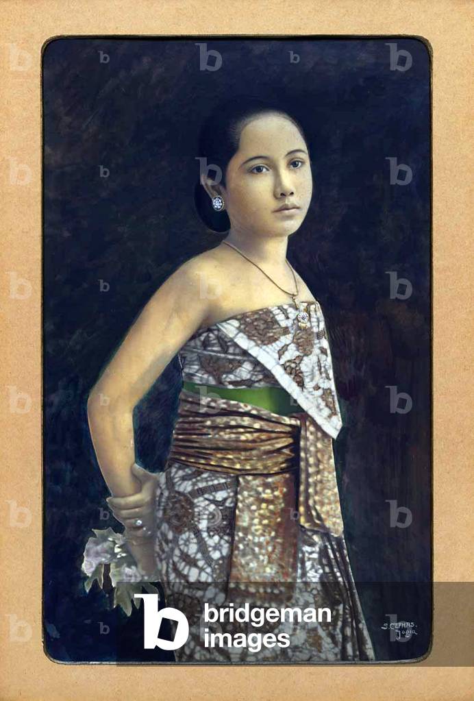 Indonesia: Javanese Woman. Hand-tinted photograph by Sem Sephas, early 20th century