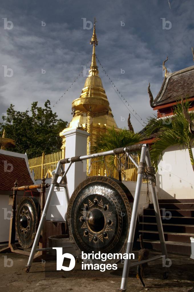 Thailand: Chedi and giant gong, Wat Phrathat Doi Kham, Chiang Mai