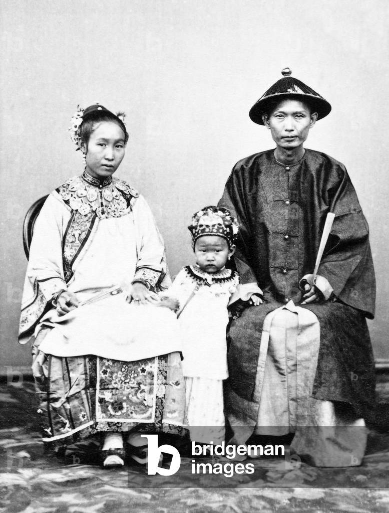 Indonesia / Java: Studio portrait of a Chinese merchant with his wife and child. Batavia / Jakarta, Woodbury and Page, 1870